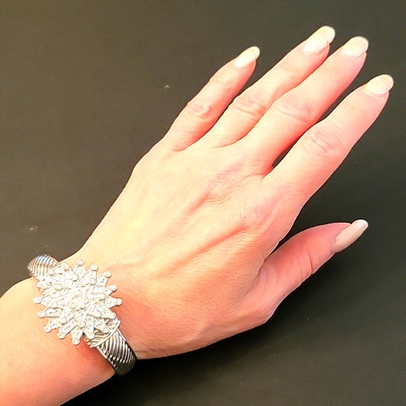 NEW Crystal Starburst Bangle-Bracelet Watch! Silver-tone, Clear Crystals - Picture 7 of 16